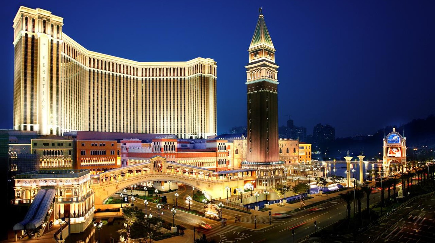 inside-the-largest-casino-in-the-world-think-its-in-vegas-think-again